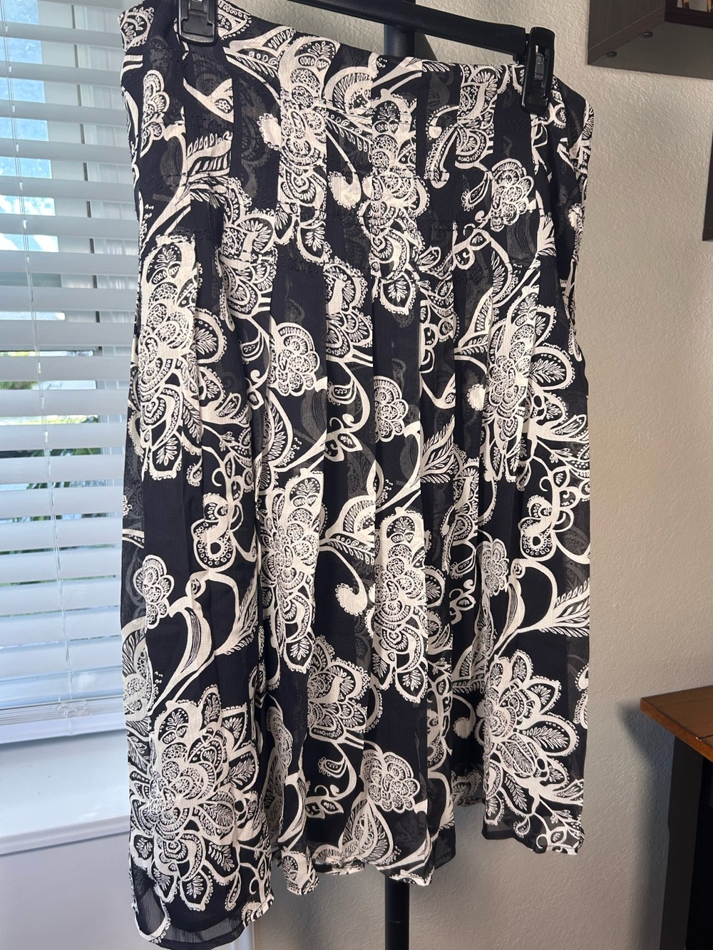 Oscar de la Renta Classic Black/White Floral Pleated Skirt, 100% Silk Chiffon.